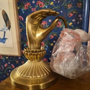 Elegant Gold Hand-Shaped Lamp Base